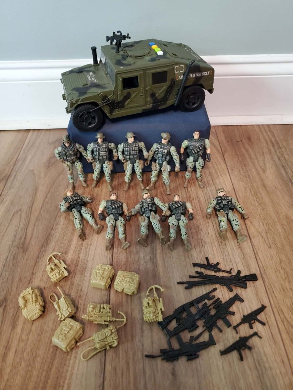 Chap Mei Soldier Force 28 Piece Lot and Military Armored Vehicle
